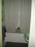 Guest tub/shower and sink