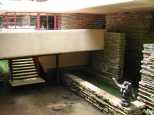 Supported first level balcony