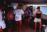 Tet gives dance lessons